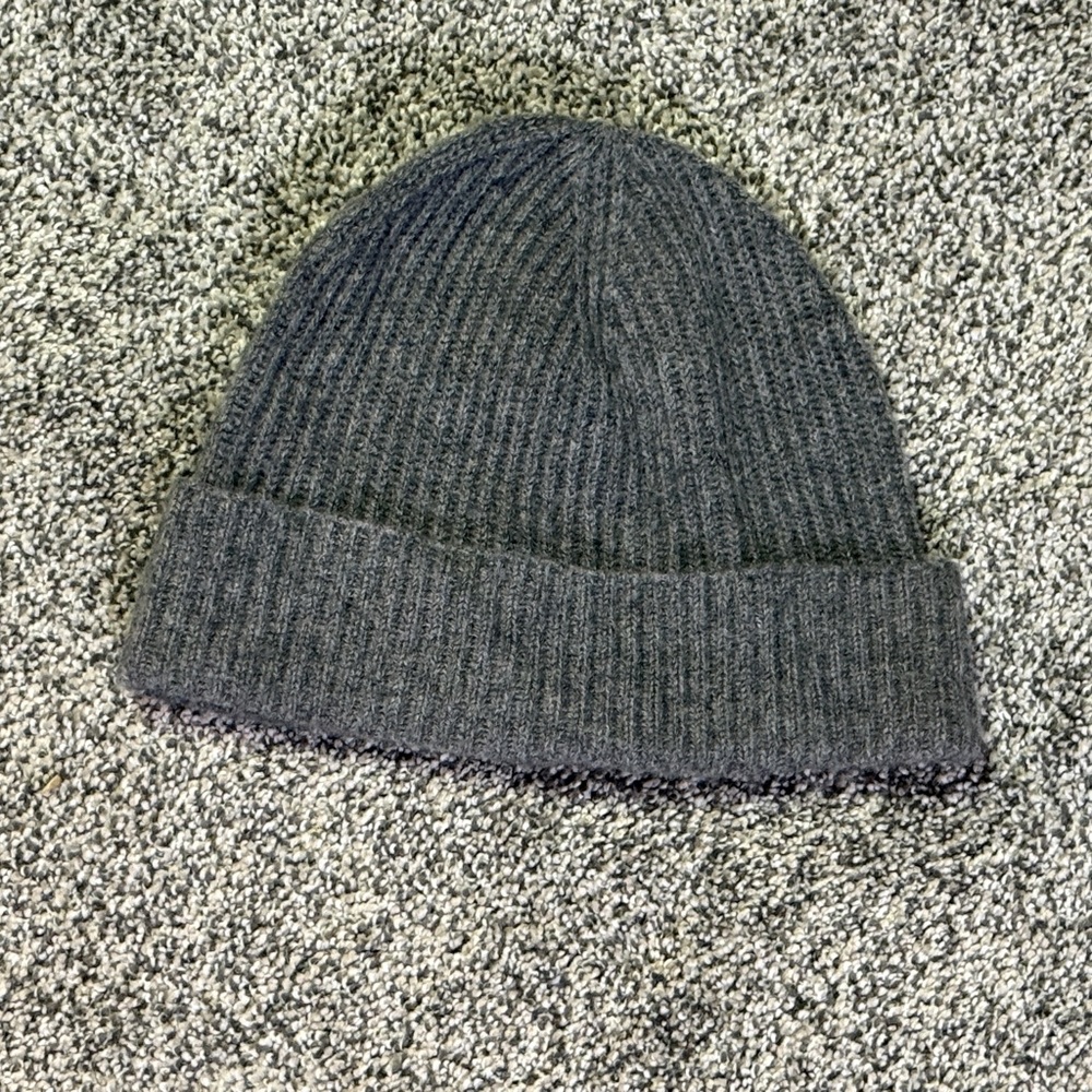 Stewart of Scotland Cashmere Gray Knit Beanie